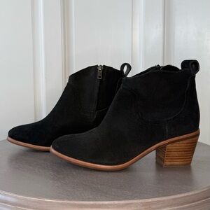 UGG LIKE NEW Black Suede Gorgeous Ankle Boots 2.5 Inch Heel Women's Size 6